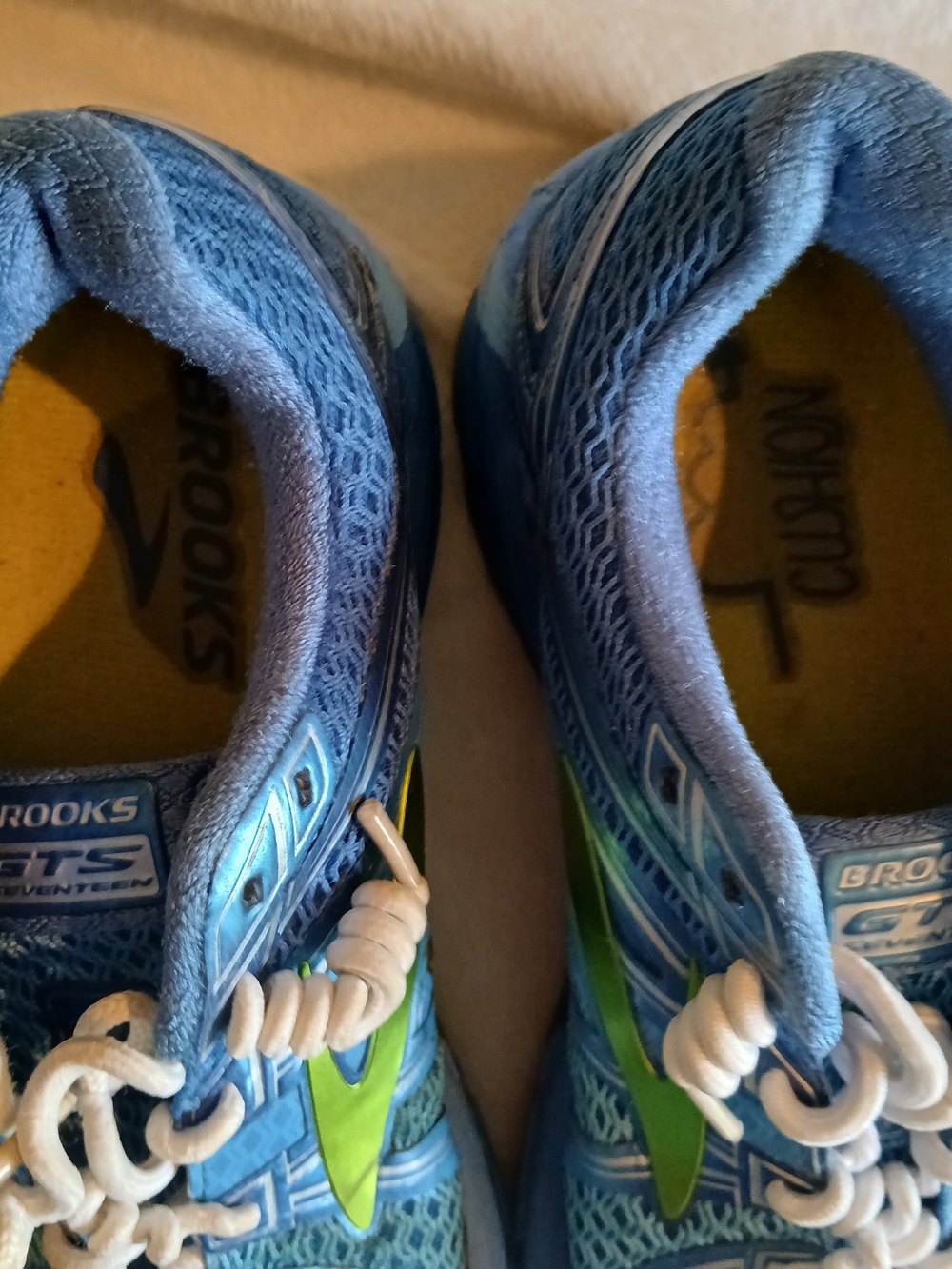 Brooks Blue and Neon Green Women's Running Shoes Sz 8.5 - Picture 7 of 9
